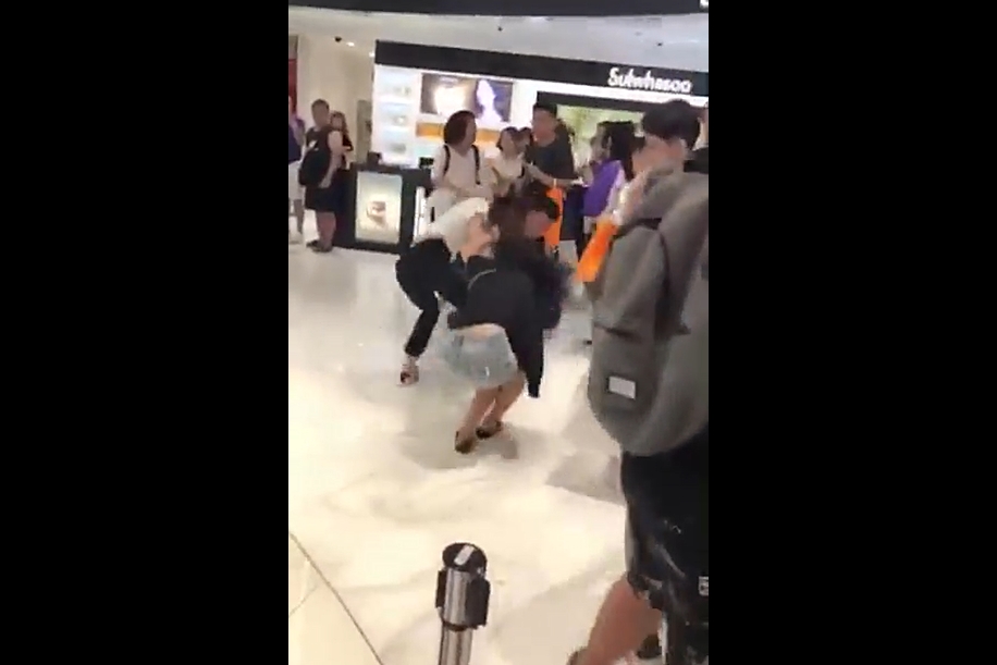 한국 면세점서 난투극을 벌인 중국인들