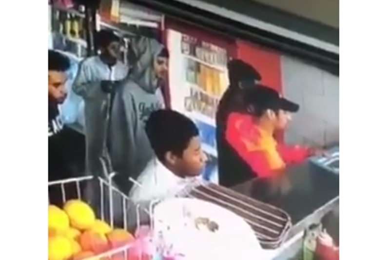 지갑 훔치다가 걸린 도둑의 황당한 대처