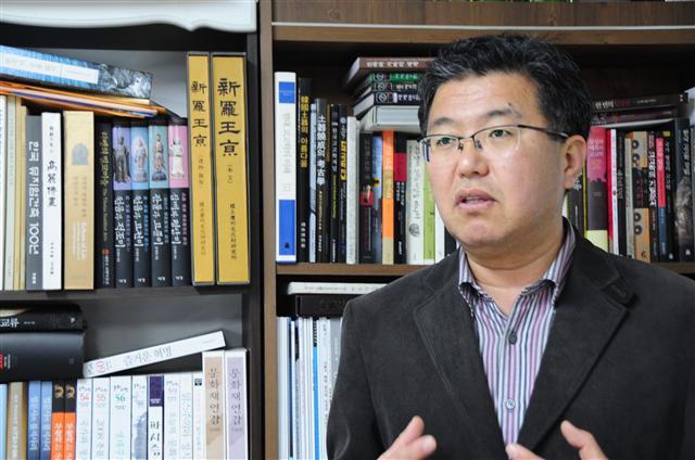 프랑스 정부를 상대로 한 외규장각 반환 소송은 재판에 이기고 지고를 떠나 문화적 자존심이 걸린 문제라고 강조하는 황평우 위원장.