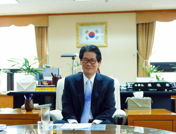 양성우 간행물윤리위원장
