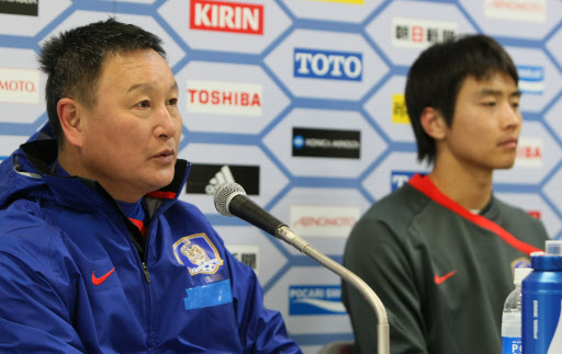 2010 동아시아축구대회에 참가하기 위해 도쿄에서 팀 훈련중인 축구국가대표팀 허정무 감독이 6일 도쿄 국립경기장에서 열린 기자회견에서 홍콩전에 대한 출사표를 말하고 있다. 연합뉴스