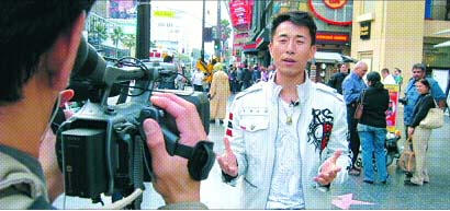 인기 미국 드라마 ‘히어로스’에 출연해 스타 반열에 오른 재미교포 제임스 카이슨 리가 할리우드 생활에 대해 설명하고 있다. 아리랑 TV 제공