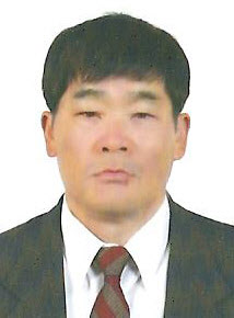 침몰한 천안함 인양 작업에 참가하는 62세의 민간잠수사 정성철씨. 연합뉴스