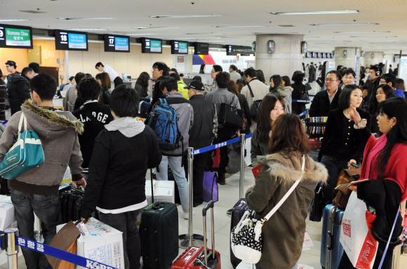 붐빈 공항