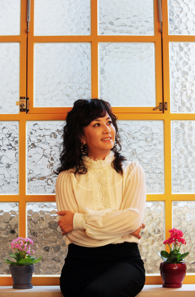 김혜선은 “나도 평생 이런 작품 하게 될 줄 몰랐다.”며 웃었다. 두 번 헤어지는 아픔을 겪은 그는 얼마 전 세 번째 사랑을 공개했다. 정연호기자 tpgod@seoul.co.kr