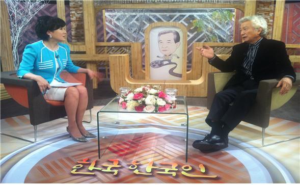 은막의 스타였던 배우 신성일이 멋지게 노년을 보내는 법에 대해 얘기하고 있다. KBS1 제공