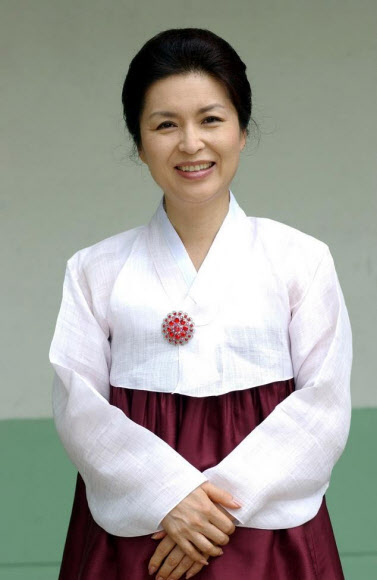 탤런트 남윤정