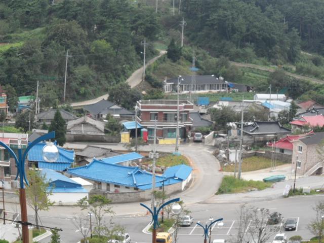 강원 삼척시의 전형적인 어촌인 증산마을. 수로부인길은 증산마을을 ‘S’자 형태로 경유해 동해시로 넘어가는 삼척시의 마지막 도로다.