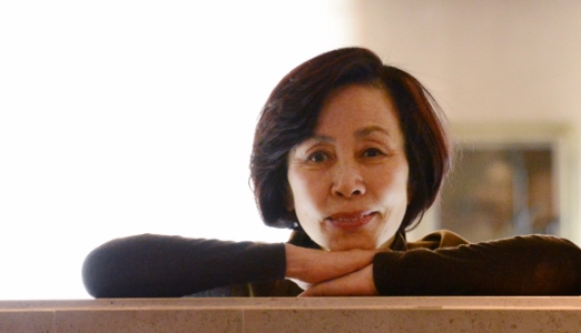 지난 18일 서울 중구 태평로 한국프레스센터 카페에서 만난 손숙씨가 자신의 50년 연극 인생을 회고하면서 잠시 사진 촬영을 위한 자세를 취했다. 이종원 선임기자 jongwon@seoul.co.kr