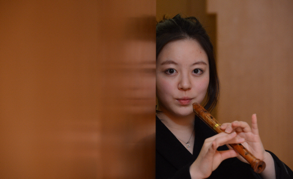 낙천주의자 염은초의 올해 목표는 남자친구 만들기다. “캠퍼스커플을 하고 싶었는데 막상 학교에 와 보니 고음악계가 좀 유별난 편이에요. 남자끼리 친해서 인력풀이 워낙 좁거든요. 하하하.” 안주영 기자 jya@seoul.co.kr