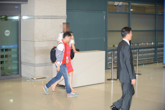 지난 7일(한국시간) 미국 샌프란시스코 공항 착륙 과정에서 사고가 난 아시아나 여객기에 탑승했던 한국인 11명이 8일 오후 인천공항을 통해 귀국했다. 손진호 기자 nasturu@seoul.co.kr