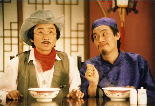 1980년대 라면 CF는 코미디언들의 주무대였다. 특히 삼양식품의 ‘짜짜로니’ CF에 등장한 이경규는 코믹한 광고로 소비자들의 뇌리에 ‘라면=코미디언’이라는 공식을 각인시켰다. 짜짜로니 CF 캡처
