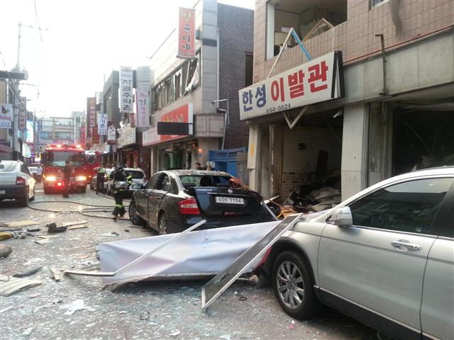 물 끓이려다… 평택 이발소 가스폭발로 19명 중경상