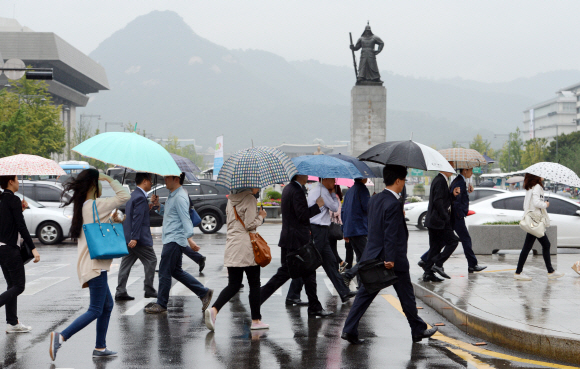 비 내리는 광화문