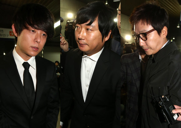불법 도박 혐의로 불구속 기소된 연예인들이 6일 첫 공판을 받기 위해 서초동 서울중앙지방법원에 모습을 드러냈다. 왼쪽부터 토니안, 개그맨 이수근씨와 가수 탁재훈. 연합뉴스