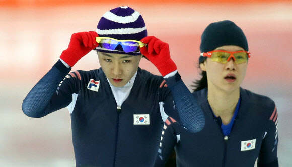 2014 소치 동계올림픽에 출전하는 대한민국 스피드스케이팅 대표팀의 이상화 등이 3일 러시아 소치 해안클러스터 아들레르 아레나에서 훈련하고 있다. 연합뉴스