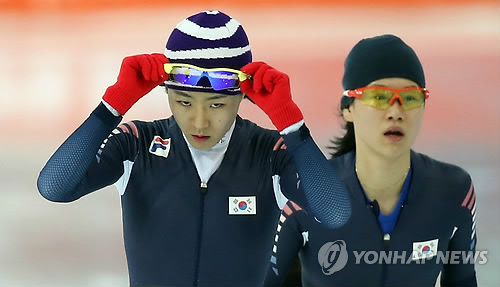 이상화의 강렬 눈빛 2014 소치 동계올림픽에 출전하는 대한민국 스피드스케이팅 대표팀의 이상화 등이 3일 러시아 소치 해안클러스터 아들레르 아레나에서 훈련하고 있다. 연합뉴스