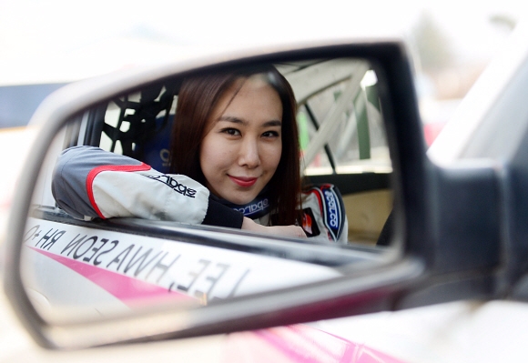 이화선 프로 카레이서