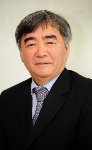최동호 경남대 석좌교수·시인