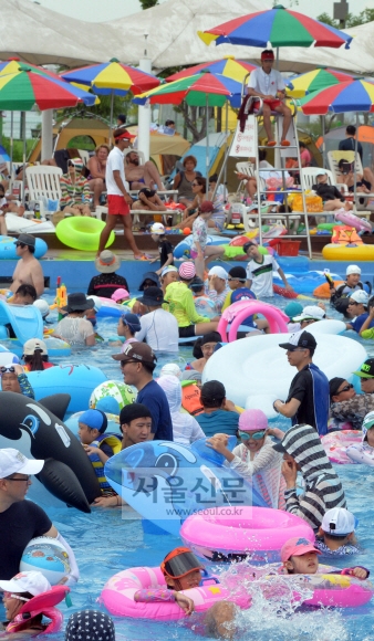 “태풍아, 폭염과 함께 사라져다오”