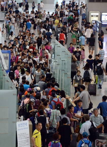인천공항 개항 이래 최다인파 15만명 출국