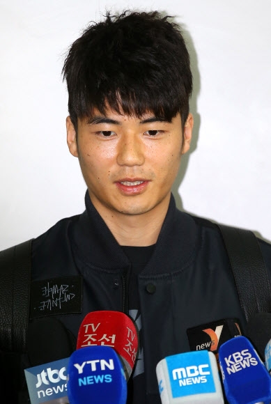 출국전 인터뷰하는 기성용