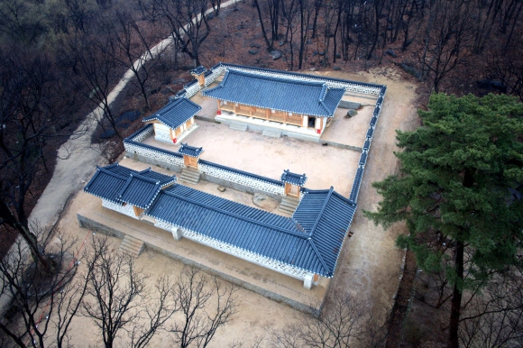 정릉 재실 복원