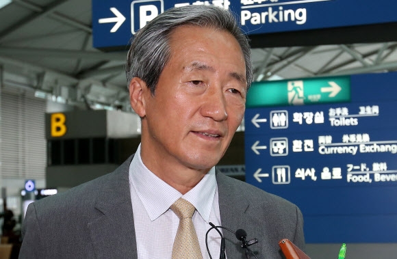 취재진 질문에 답하는 정몽준