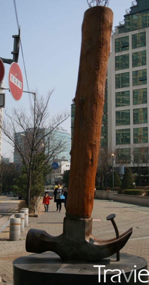 문래동에서 끊임없이 울리는 망치질 소리, 그 거친 소리가 예술품이 됐다