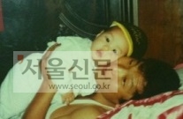 컴퓨터에서 발견한 어린시절. 지금은 상상하기 힘든 아빠와의 스킨십.