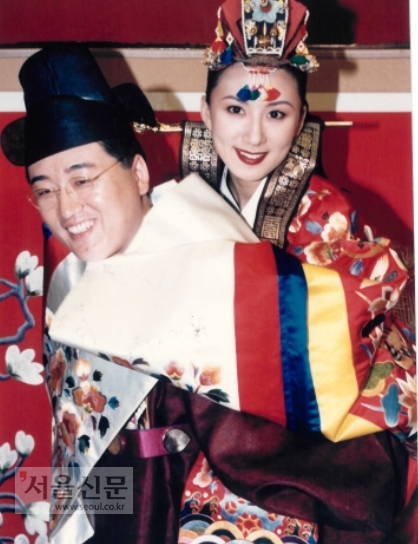 [연예 포스토리] 김희애, ‘한국의 빌 게이츠’와 백년가약