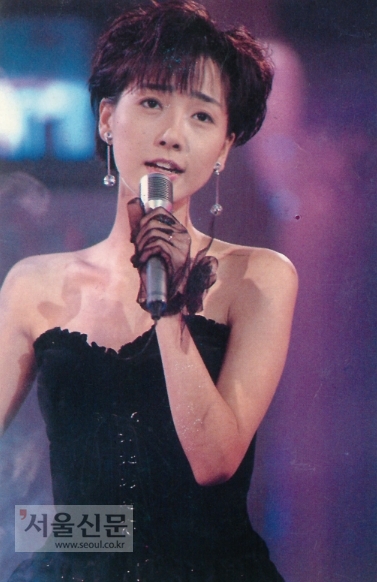 [연예 포스토리 강수지] 긴 생머리를 짧게 잘라봤지만…