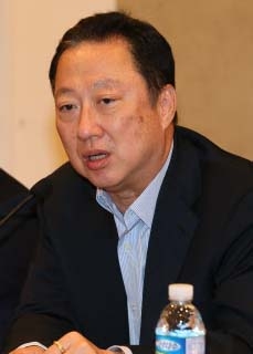 박용만 대한상공회의소 회장이 지난 22일 제주 서귀포시 제주신라호텔에서 기자들의 질문에 답하고 있다. 대한상의 제공