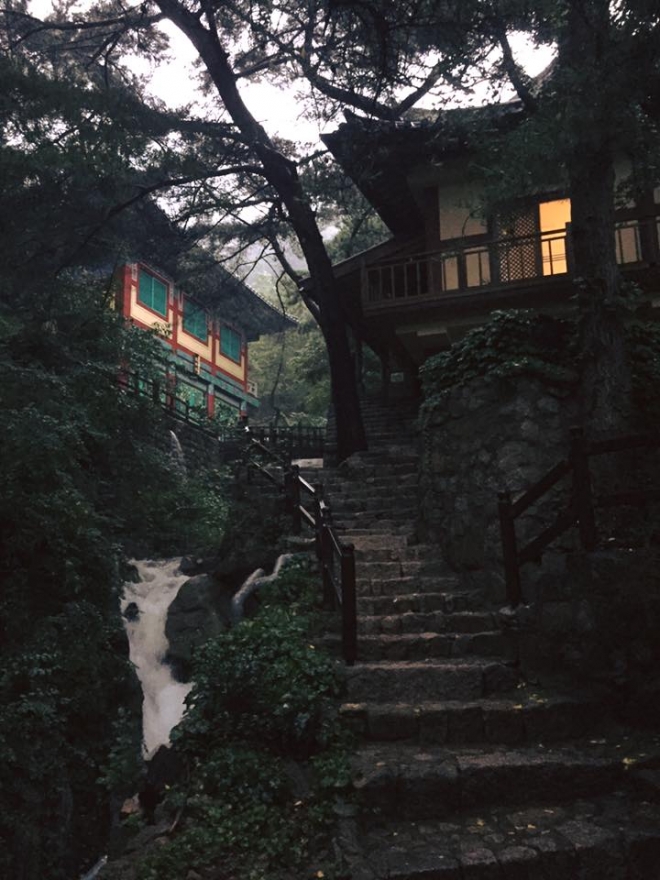 [백문이불여일행] 산사에서의 하룻밤은 바쁜 일상의 치유가 되기에 충분하다.