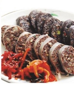 각종 채소와 찹쌀을 넣어 만든 아바이순대. 속초시 제공