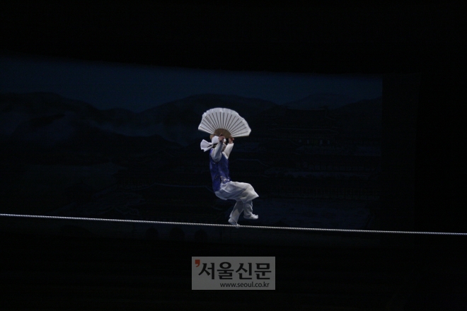 옆쌍홍잽이” 묘기.