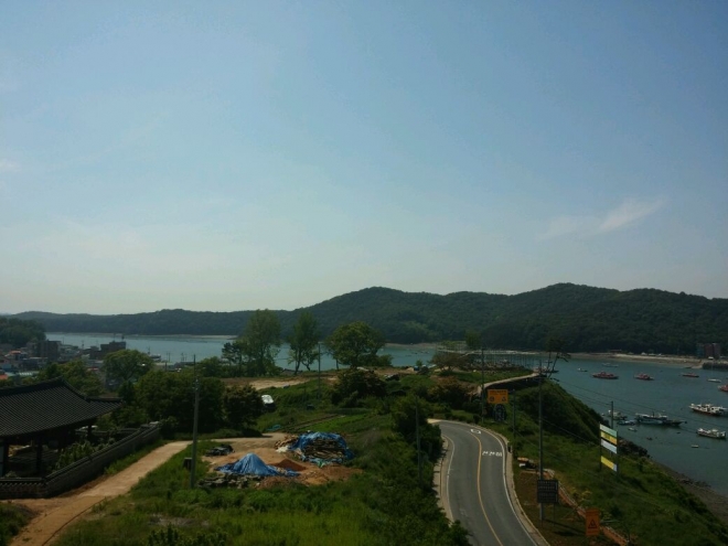북쪽 성벽 위에서 바라본 충청수영성 전경.