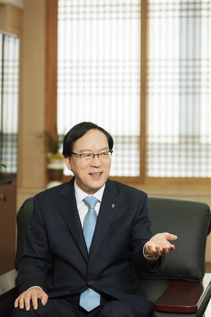 김용환 농협금융 회장은 올해 대내외 경제 여건이 불안정한 만큼 “내핍해야 한다”고 여러 차례 강조했다. 농협금융 제공
