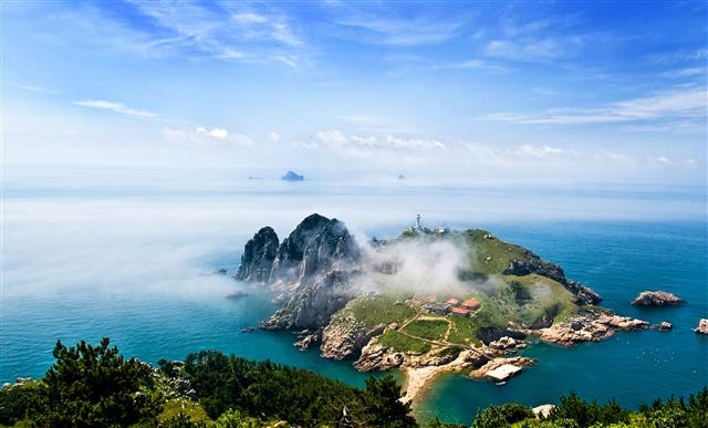 소매물도에서 바라본 등대섬.