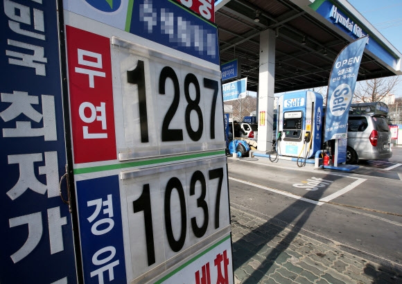 휘발유값 30주 연속 하락… ℓ당 1100원대도 등장