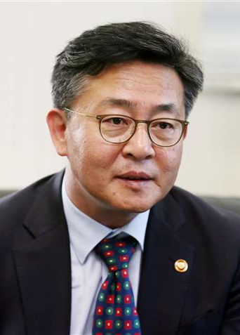 홍용표 통일부 장관