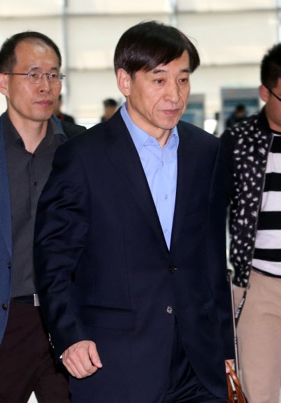 한은 총재 출국
