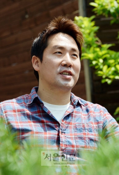 셰프 샘김은 체크 셔츠 마니아답게 서울신문과의 인터뷰 때도 자신이 좋아하는 셔츠로 갈아입고 나왔다. 김명국 기자 daunso@seoul.co.kr