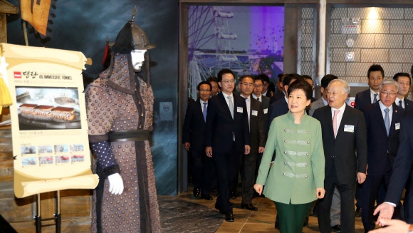 朴대통령, K 컬처밸리 홍보관 관람