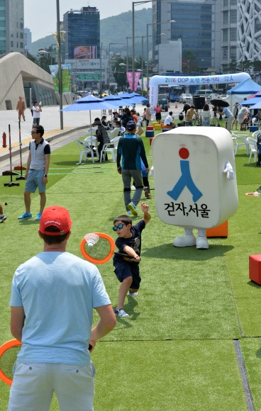 차 없는 거리 활기 넘친 하루
