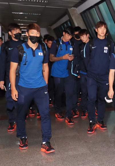 올림픽축구대표팀이 30일 오후(현지시간) 브라질 바이아 주 사우바도르 국제공항에 들어서고 있다. 올림픽축구 대표팀은 오는 4일 사우바도르 Fonte Nova Arena(아레나 폰치노바)에서 피지전, 7일 독일전, 10일 브라질 브라질리아 Mane Garrincha Stadium(마네 가린샤 경기장)에서 멕시코전을 치를 예정이다. 상파울루=올림픽사진공동취재단