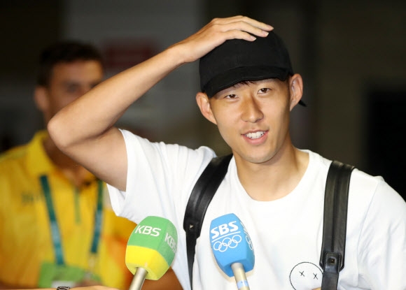 <올림픽> 인터뷰 하는 손흥민
