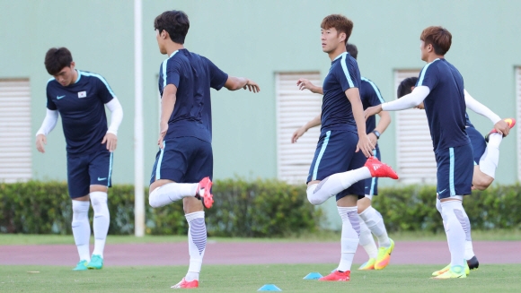 2016년 리우올림픽 남자축구 손흥민이 6일 오후(현지시간) 브라질 사우바도르 피투아쿠 경기장(Pituacu stadium)에서 피지컬 셔킷 트레이닝을 하고 있다. 사우바도르=올림픽사진공동취재단