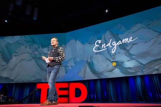 TED 공식 프레젠테이션 가이드인 ‘테드 토크’에서는 TED의 강연 가운데 50개를 선정하여 발표 기술, 커뮤니케이션 배경 등을 속속들이 밝혀준다. 북이십일 제공.