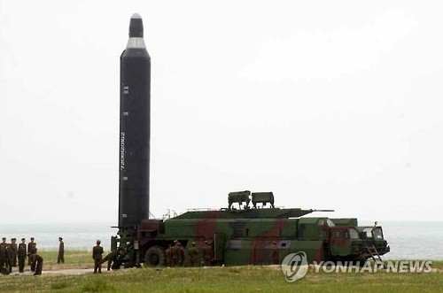 북한이 지난 15일 평북 구성 부근에서 무수단 중거리미사일 1발을 발사했으나 실패했다고 합동참모본부가 16일 밝혔다. 사진은 지난 6월 시험발사한 ‘중장거리 전략탄도로케트 화성-10’(무수단 미사일) [연합뉴스 자료사진]